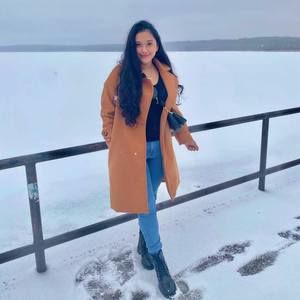 Meet your Posher, Laura